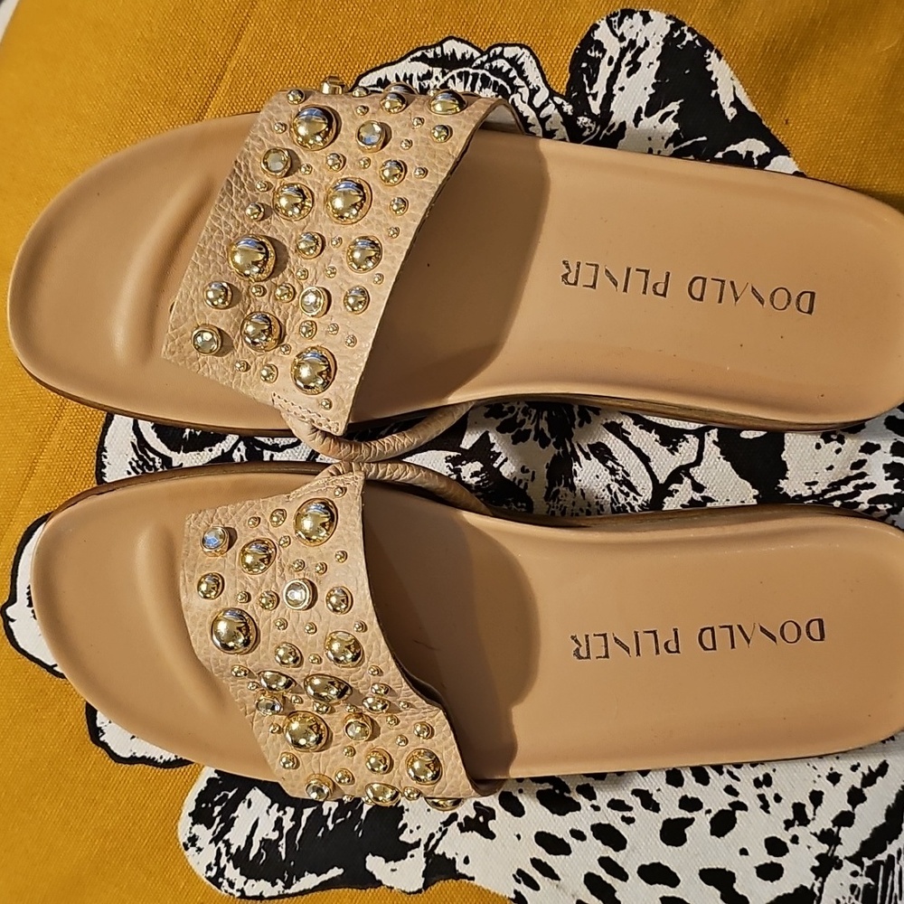 Donald j Pliner. Gorgeous thong slides with slight platform. Comfortable. EUC - Picture 4 of 9
